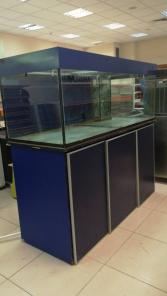 Продаю оборудование для магазина холодильное и торговое