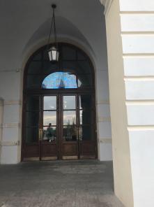 Сдается в аренду офис площадью 32 м2 в самом центре Москвы, в здании Гостиного двора, ул. Ильинка, 4