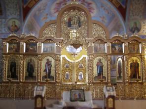 Изготовление и реставрация иконостасов, киотов, гробниц.