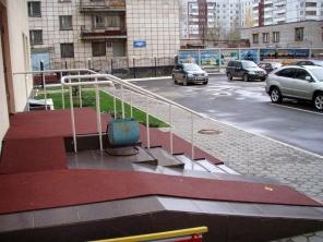 Противоскользящее покрытие для ступеней и лестницы по минимальной цене.