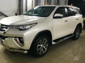 Аренда авто VIP класса (внедорожник) с водителем