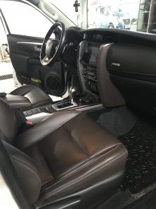 Аренда авто VIP класса (внедорожник) с водителем