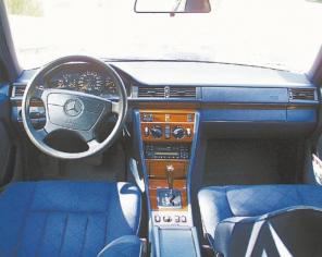 Срочно продам Mersedes-Benz 300E за 170 тыс. руб.