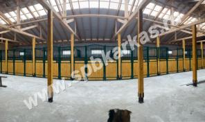 Денники и перегородки для лошадей в конюшню
