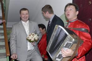 Русский выкуп невесты в Москве.