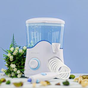 Недорогой ирригатор Revyline RL 100 в белом цвете