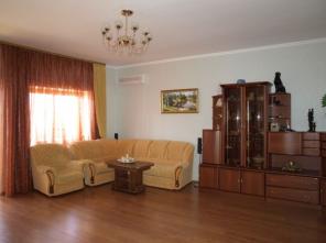 Продается 4-комнатная квартира в г. Геленджик