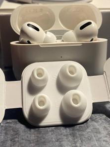 AirPods Pro / 6990 и AirPods 2/ 5990