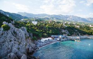 Отдых в Крыму. Трехкомнатный номер с беседкой в Симеизе.