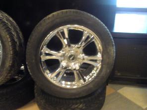 Продам комплект шин Yokohama 295/45 R20 c хромированными дисками Kasei