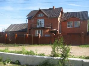 Продам кирпичный дом ( коттедж ), Продам дом - дачу на реке Волге (Площадь дома 200 кв. м). Продам магазин ( помещение под магазин или офис )