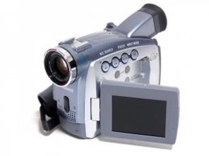Продам Видеокамера CANON MV-700i