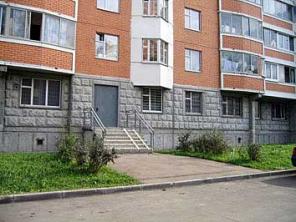 Сдаю офис 28 кв.м с отдельным входом, 1-я линия домов, м.Перово