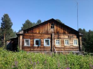 Продам земельный участок с 1/2 дома