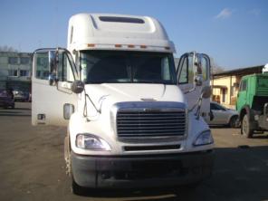Куплю седельные тягачи марок Freightliner Columbia, International и Volvo