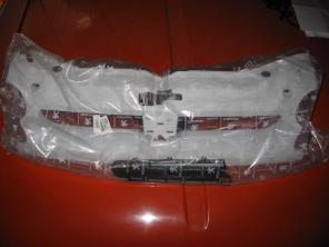 Продам решетку радиатора. PEUGEOT Partner Combispace (5F),