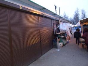 Уличный вещевой рынок из металлоконструкций под разборку