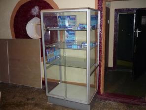 Продам 2 стеклянные витрины