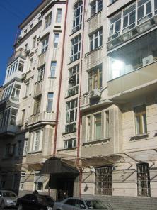 Предлагается на продажу 5 –ти комнатная квартира в Жилом Сталинском доме