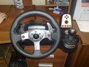 руль Logitech G25 Racing Wheel.