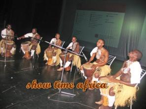  ,- SHOW TIME AFRICA