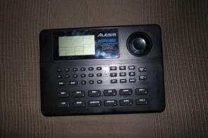 Барабанный звуковой модуль Alesis SR-16(б\у)