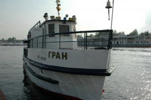Продам теплоход "Гран".