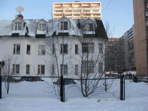 Продается 3х-комнатная квартира в особняке (есть гараж)