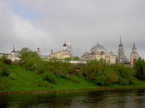 Участок 14 соток земли, в г. Торжке под жилую застройку или турбазу.
