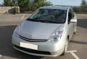 Продам Toyota Prius гибрид хэтчбек