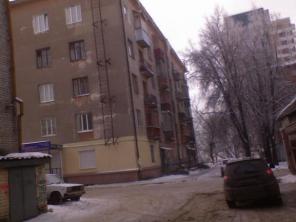 Продаю трехкомнатную квартиру в районе пл.Лядова