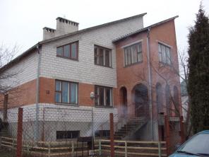 В г. Брест туристам в 2-хэт доме (коттедже) можно остановиться 1-6 комнат для 1-20 чел