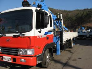грузовик HYUNDAI TRAGO 5 тн б\у 2007 год выпуска с крановой установкой марки SS1936 грузоподъемностью 6 тонн
