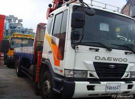 грузовик Daewoo Novus 8тонн с крановой установкой Kanglim KS 2056 стрела 7 тонн 2007 г.в.