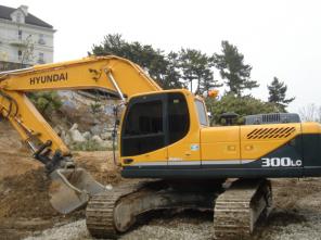 гусеничный экскаватор Hyundai R 300 LC 2009 год