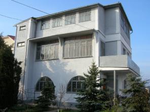Продается 3-этажный дом у моря в Севастополе в Крыму