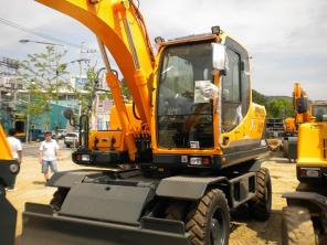 Корейский колесный экскаватор Hyundai Robex 140W
