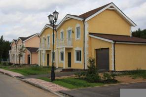 Продаю таун-хаус s146м с город. коммуникациями в элит. котт.поселке от собственника