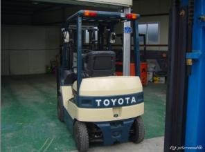 вилочный погрузчик Toyota 2003.11, 1.5 тонн