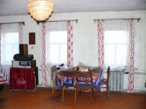 Дом кирпичный с ригой на участке