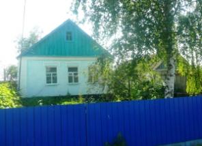 Дом с участком 15 соток, огорожен забором из металлопрофиля