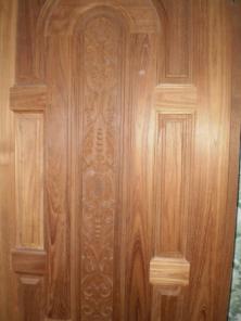 Продаю три дверных полотна (с коробкой) из массива тика!