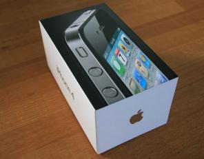 : Apple iPhone 32GB 4HD 4 / BlackBerry Torch 9800 / Nikon D90