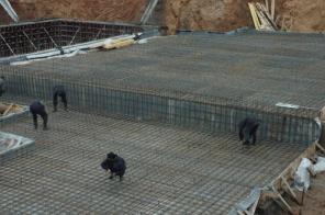устройство и заливка фундамента разработка грунта по проекту