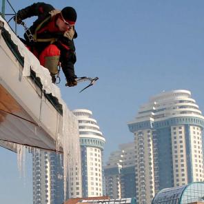 Чистка крышь от снега и наледей(сосулек) Великий Новгород