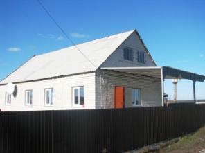 Кирпичный дом с навесом в Добровском районе Липецкой области