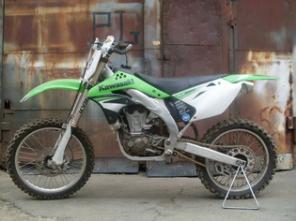 Продаю кроссовый мотоцикл Kawasaki KX450F
