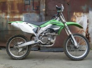 Продаю кроссовый мотоцикл Kawasaki KX450F