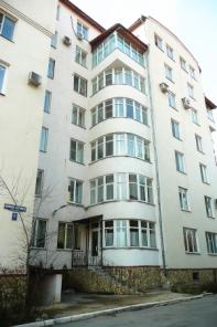 Четырехкомнатная квартира (можно под офис) в центре г. Липецк
