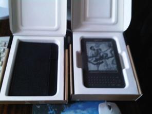 Элeктpoннaя книгa Amazon Kindle Wi-Fi 6 c кoжaным чexлoм